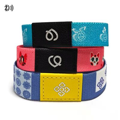 एक्सेस कंट्रोल के लिए पॉलिएस्टर इलास्टिक के साथ कस्टम इलास्टिक रिस्ट बैंड ब्रेसलेट आरएफआईडी 13.56 मेगाहर्ट्ज एनएफसी टिकाऊ रबर सामग्री