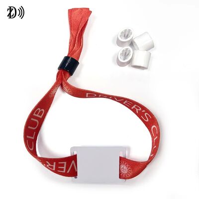 कस्टम एनएफसी 13.56 मेगाहर्ट्ज डिस्पोजेबल फैब्रिक रिस्टबैंड S50 चिप आरएफआईडी ब्रेसलेट इवेंट पार्टी एक्सेस कंट्रोल के लिए